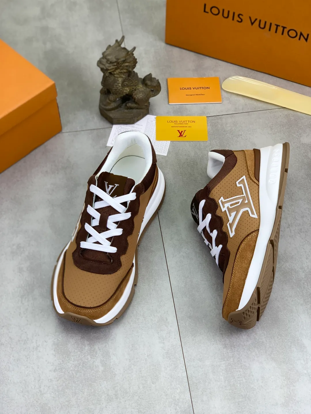 Men's men's shoes💰P440💰[New model]🆘[Louis Vuitton] LV official website latest model🎁casual and fashionable men's shoes👟hot style💥simple and elegant style, exclusive for trendy men. Unique official website latest brand elements👑original decoration, fashionable and generous, the fabric is made of original calfskin➕comfortable and breathable mesh lining➕pig skin lining ✅The official website specifies wear-resistant casual outsole, the classic model is taken in real life🎬Color: 3️⃣colors available😍Number of codes: 38-44 (45 46 customized)